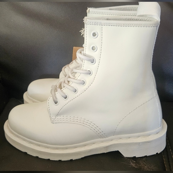NWOB Dr. MARTENS 1460 Pascal White Leather Conbat Boots Women's size 7 Lace Up - Picture 7 of 14